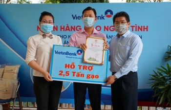 “Ngân hàng gạo nghĩa tình” của VietinBank đến với người nghèo TP. HCM
