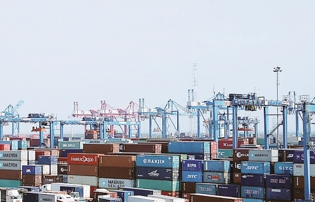 Hơn 11.000 lô hàng nhập khẩu bị “bỏ quên” tại cảng biển, sân bay