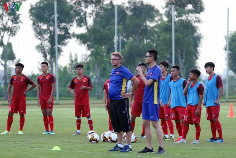 “Phù thủy trắng” Troussier triệu tập 6 cầu thủ HAGL lên U19 Việt Nam
