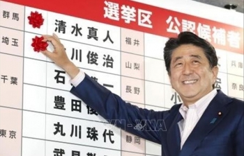 Thủ tướng Nhật Bản với trọng trách giành lòng tin