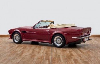 Xế cổ Aston Martin V8 Volante 1988 của David Beckham được rao bán