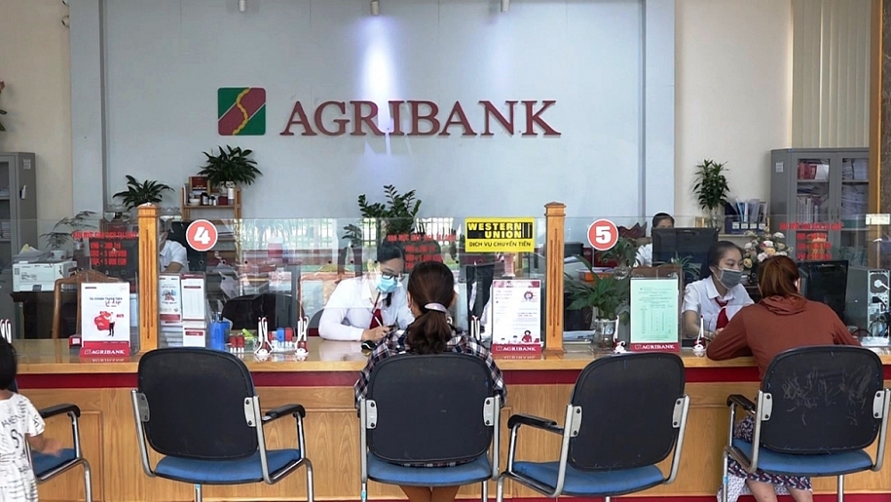 Agribank luôn đảm bảo cung ứng đủ vốn cho nền kinh tế và các dịch vụ tài chính theo nhu cầu khách hàng, hỗ trợ khách hàng cùng vượt qua khó khăn.