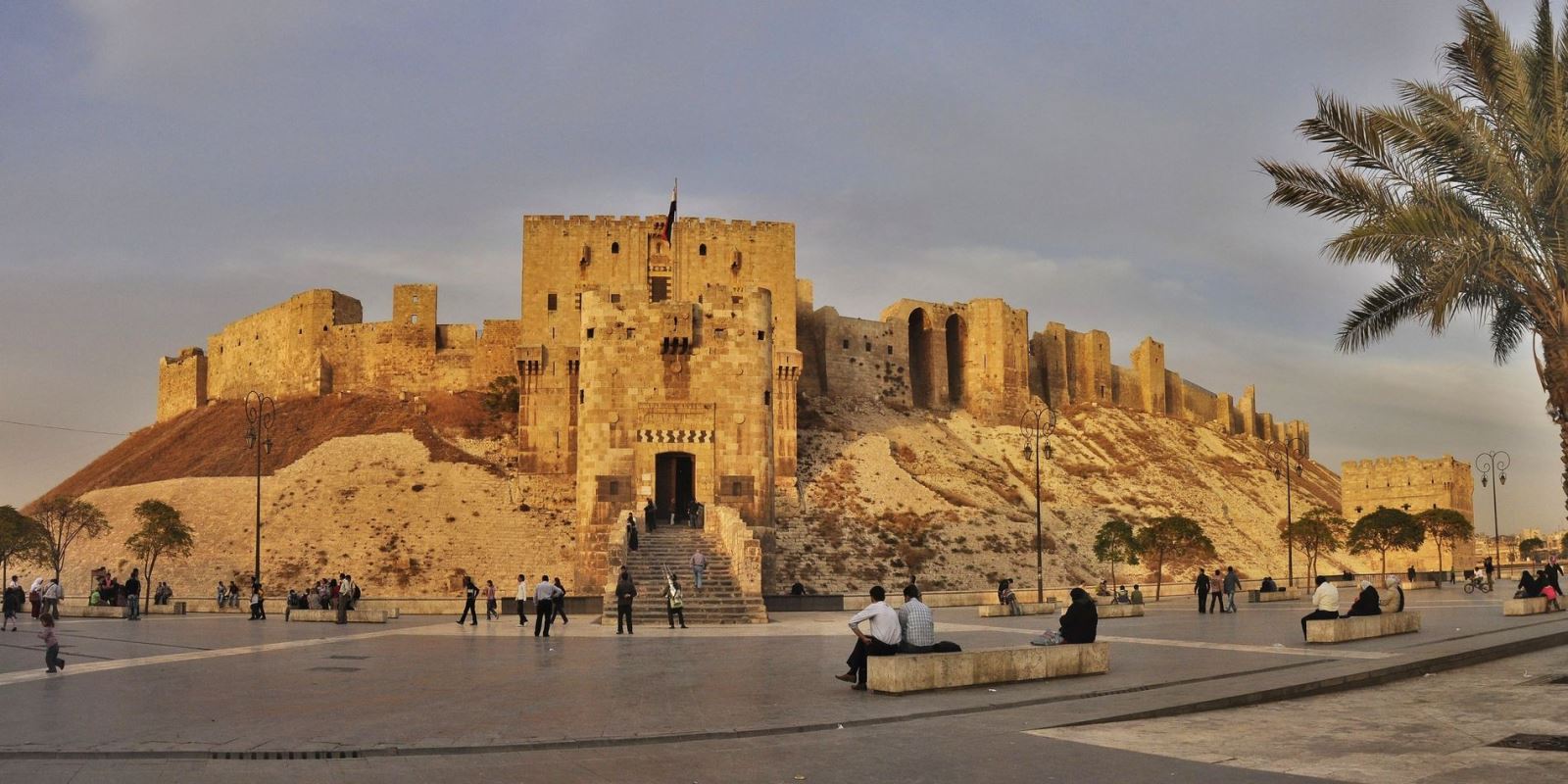 8 lâu đài cổ nhất thế giới