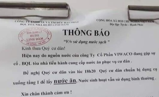 nguoi dan linh dam xep hang chia nuoc sach nhu chia gao thoi bao cap