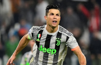 Ronaldo ghi bàn phút bù giờ, Juventus thắng kịch tính Genoa