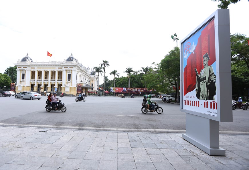 Phố phường rực rỡ cờ hoa chào mừng 1010 năm Thăng Long Hà Nội