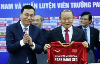 Ký hợp đồng mới, HLV Park Hang Seo "cảm thấy trách nhiệm nặng nề hơn"