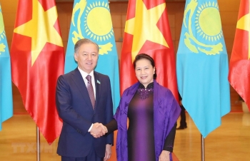 Chủ tịch Quốc hội đón, hội đàm với Chủ tịch Hạ viện Kazakhstan