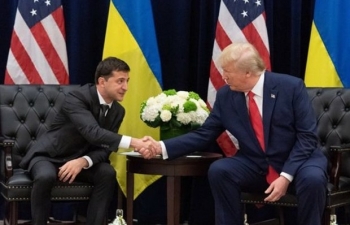 Mỹ đóng băng viện trợ cho Ukraine sau điện đàm của 2 tổng thống