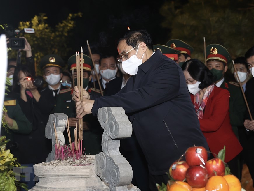 Thủ tướng dâng hương tưởng niệm Đại tướng Võ Nguyên Giáp
