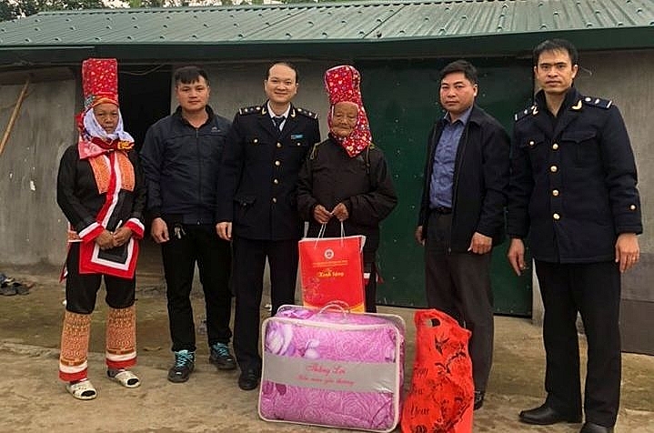 hai quan hoanh mo mang tet den voi dong bao ngheo