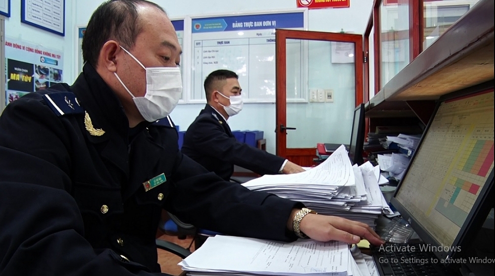 Hoạt động nghiệp vụ tại Chi cục Hải quan cửa khẩu cảng Vạn Gia (Cục Hải quan Quảng Ninh). Ảnh: Quang Hùng