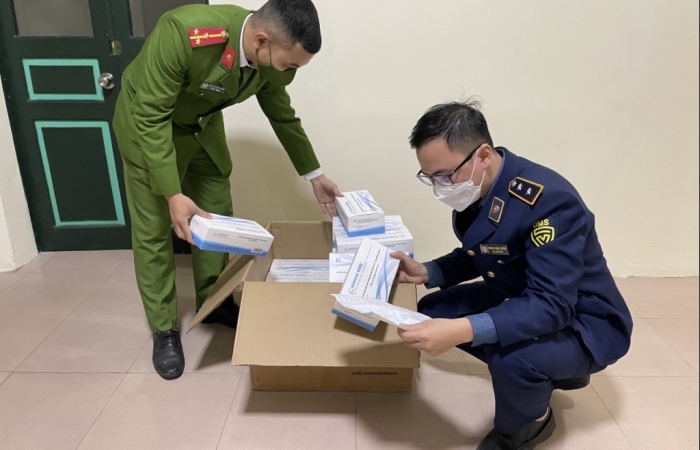 Hà Nội: Thu giữ 900 kit test nhanh Covid-19