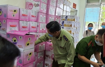 Hà Nội: Phát hiện xe chở gần 1 tấn lương khô, hạt dẻ nhập lậu
