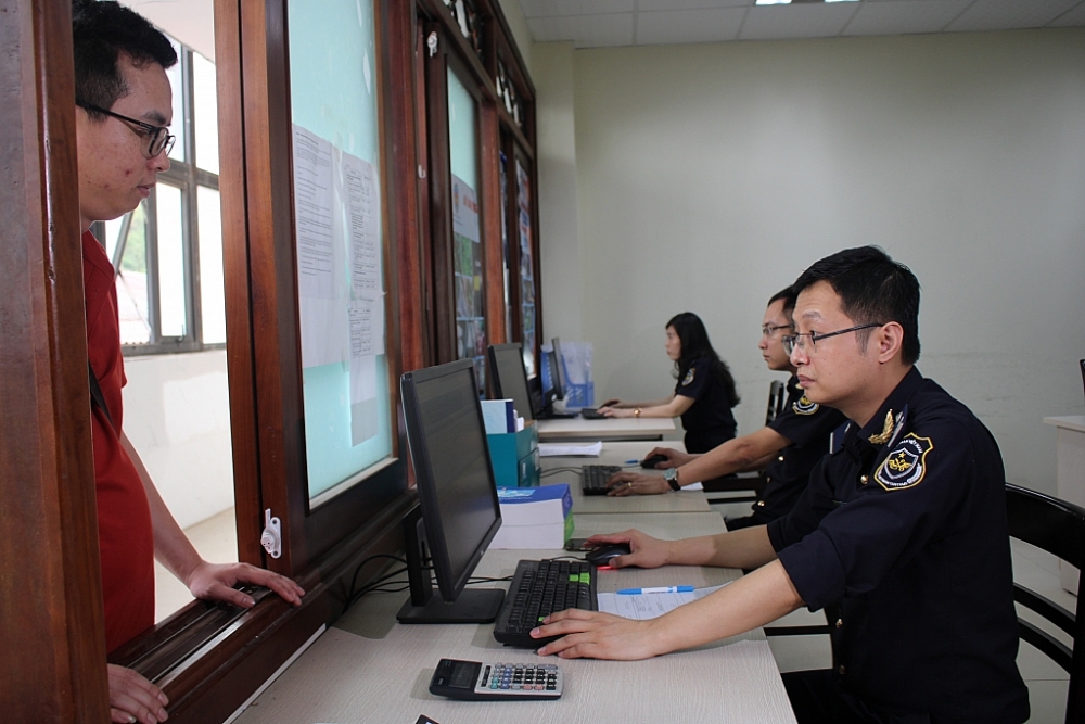 Hoạt động nghiệp vụ tại Chi cục Hải quan cửa khẩu Cha Lo, Cục Hải quan Quảng Bình. Ảnh: Quang Hùng