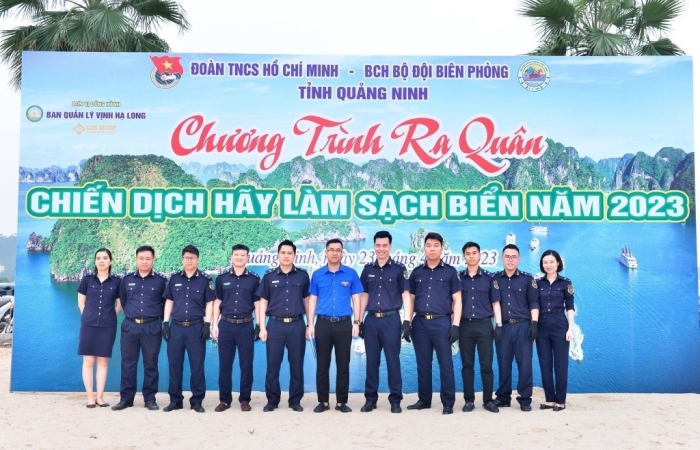 Thanh niên Hải quan Quảng Ninh hưởng ứng chiến dịch "Hãy làm sạch biển"