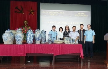 Hải quan Móng Cái bàn giao tang vật cho Bảo tàng Quảng Ninh