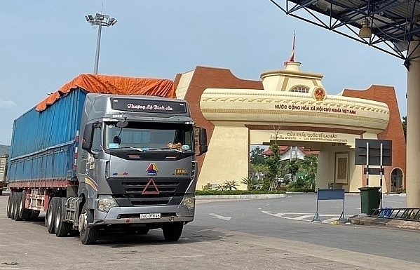 Chính phủ Lào nới lỏng phòng dịch, xuất nhập khẩu qua Lao Bảo diễn ra bình thường
