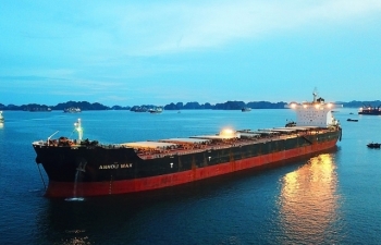 Hải quan Cẩm Phả lần đầu đón tàu gần 180.000 tấn vào làm hàng