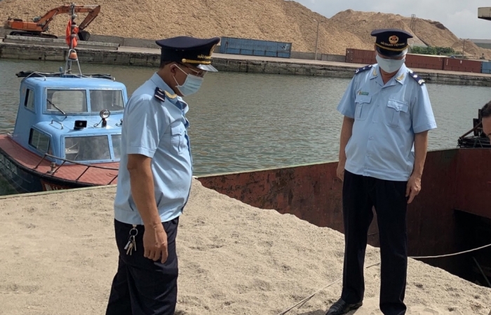Hải quan Hòn Gai bắt giữ hơn 80 m3 cát xây dựng không giấy tờ