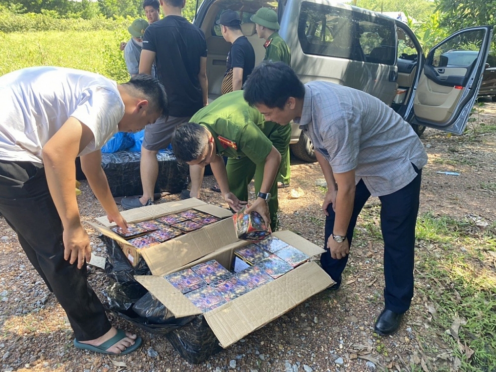 Hải quan Quảng Bình phối hợp bắt giữ 550kg pháo hoa nổ