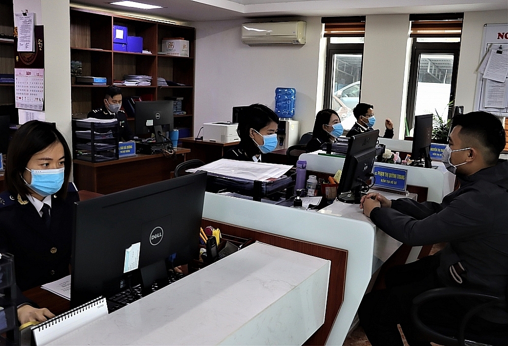Hoạt động nghiệp vụ tại Chi cục Hải quan cửa khẩu cảng Cẩm Phả, Cục Hải quan Quảng Ninh. Ảnh: Q.H