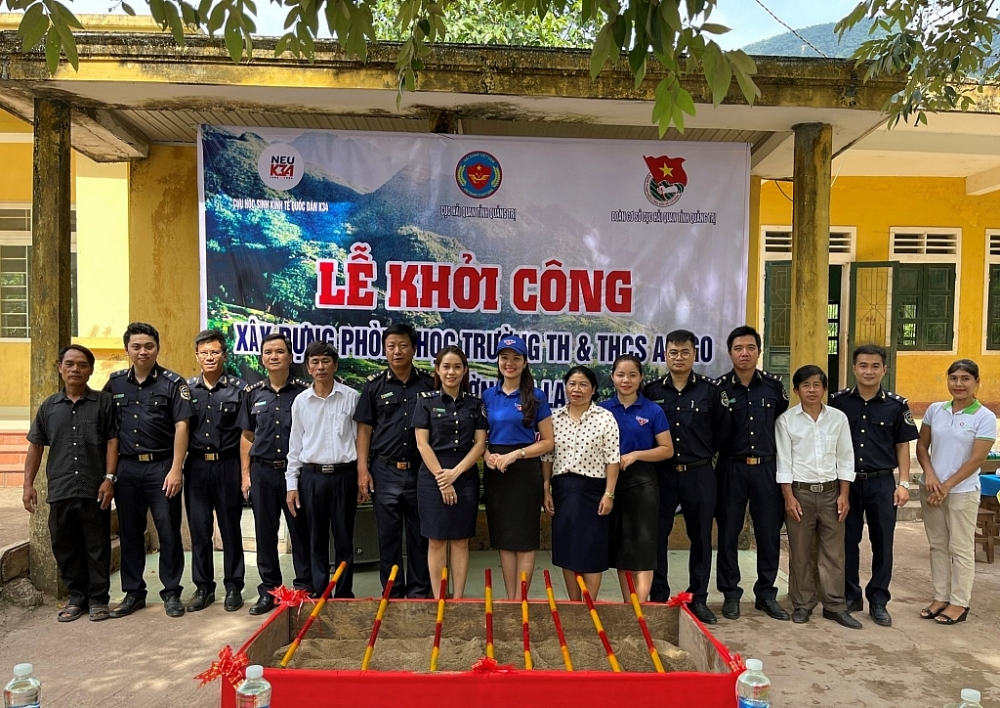 Thanh niên Hải quan Quảng Trị kết nối, xây dựng điểm trường biên giới A Ngo