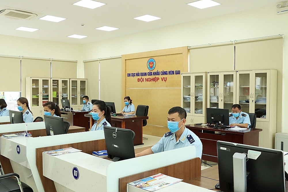 Hoạt động nghiệp vụ tại Chi cục Hải quan cửa khẩu cảng Hòn Gai (Cục Hải quan Quảng Ninh). Ảnh: Quang Hùng