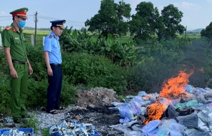 Bắc Ninh: Tiêu hủy hơn 25.000 sản phẩm mỹ phẩm, thực phẩm