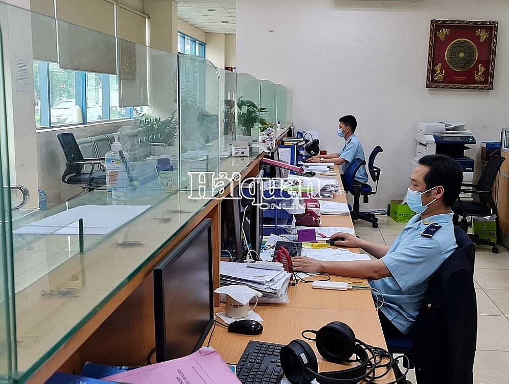 Hoạt động nghiệp vụ tại Chi cục Hải quan quản lý các khu công nghiệp Yên Phong.