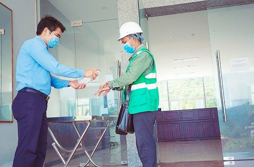 Hải quan Quảng Bình đảm bảo 2/3 quân số để giải quyết thủ tục cho doanh nghiệp Hải quan Quảng Bình đảm bảo 2/3 quân số để giải quyết thủ tục cho doanh nghiệp