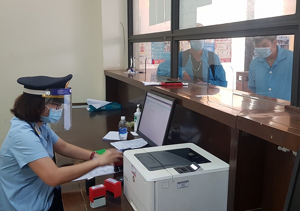Hải quan Quảng Bình đảm bảo 2/3 quân số để giải quyết thủ tục cho doanh nghiệp Hải quan Quảng Bình đảm bảo 2/3 quân số để giải quyết thủ tục cho doanh nghiệp