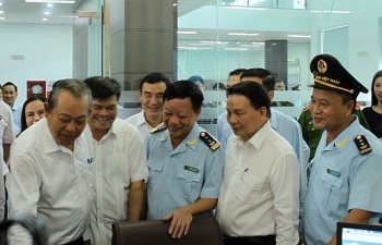 Phó Thủ tướng Trương Hòa Bình thăm và làm việc với Hải quan Móng Cái