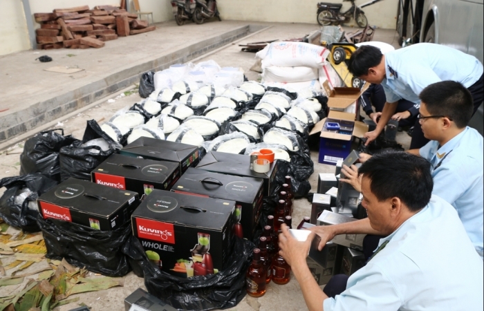 Quảng Trị: Báo động tình trạng dùng xe “hạ tải” để chở hàng lậu