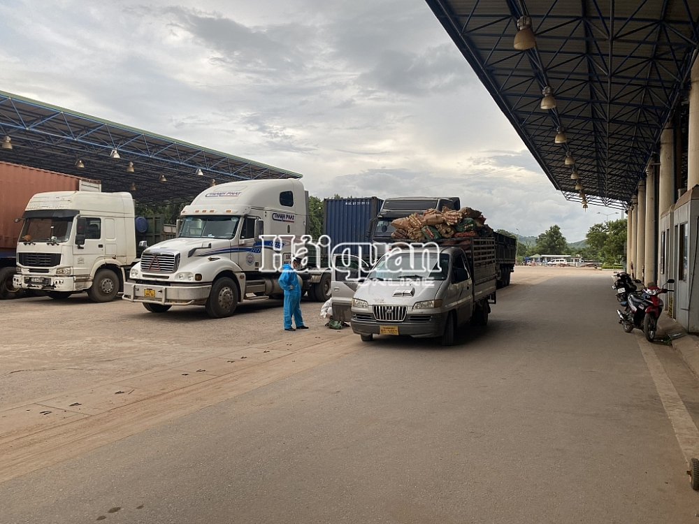 Xuất nhập khẩu hàng hóa qua cửa khẩu Lao Bảo diễn ra ổn định Xuất nhập khẩu hàng hóa qua cửa khẩu Lao Bảo diễn ra ổn định