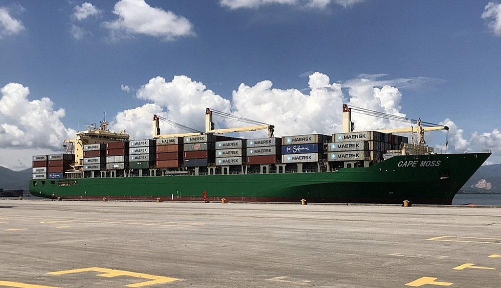 Tàu container cập cảng Cái Lân trong tháng 9.