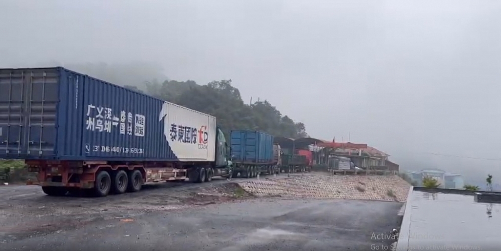 Quảng Trị: Quốc lộ 15B sụt lún, xuất nhập khẩu qua cửa khẩu La Lay bị tê liệt