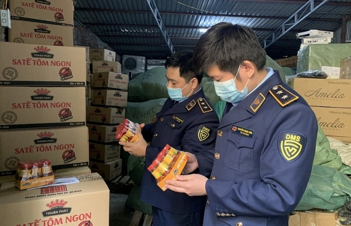 Đột kích kiểm tra, thu giữ 28.000 sản phẩm sa tế nghi giả mạo nhãn hiệu "Thuận Phát"