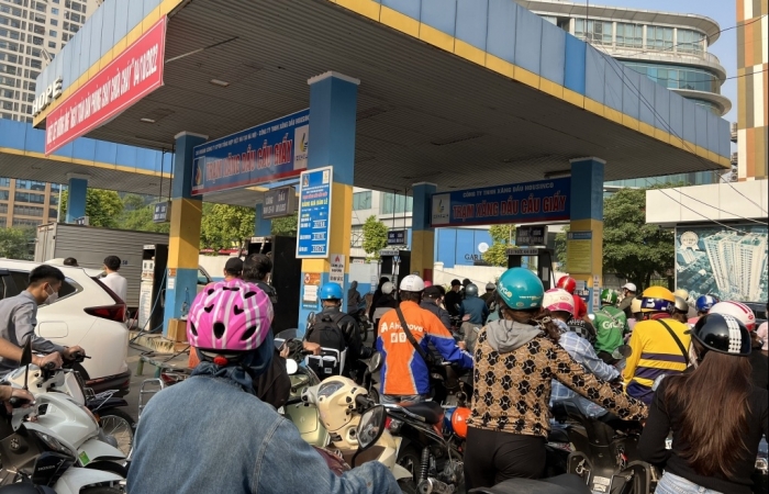 Hà Nội: Xử lý nghiêm kinh doanh xăng dầu chai, lọ… tự phát