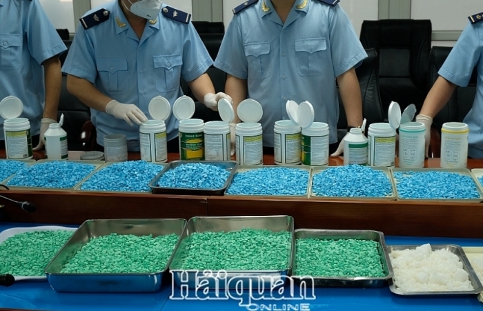 Thủ tướng tặng Bằng khen cho 5 công chức Hải quan Hà Nội về thành tích bắt ma túy