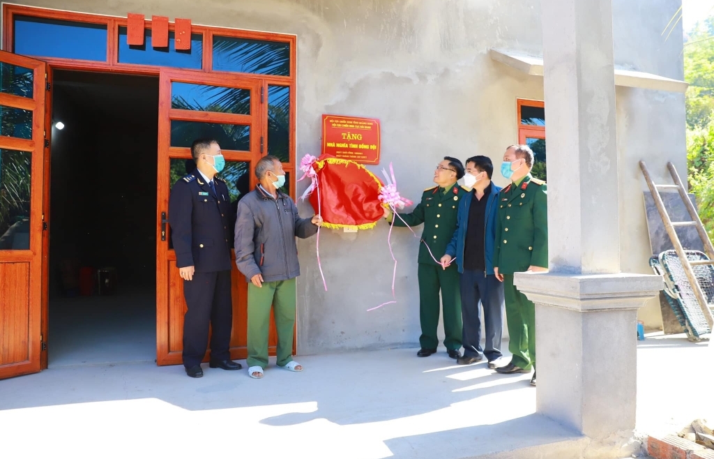 Cựu chiến binh Hải quan Quảng Ninh bàn giao nhà "Nghĩa tình đồng đội"