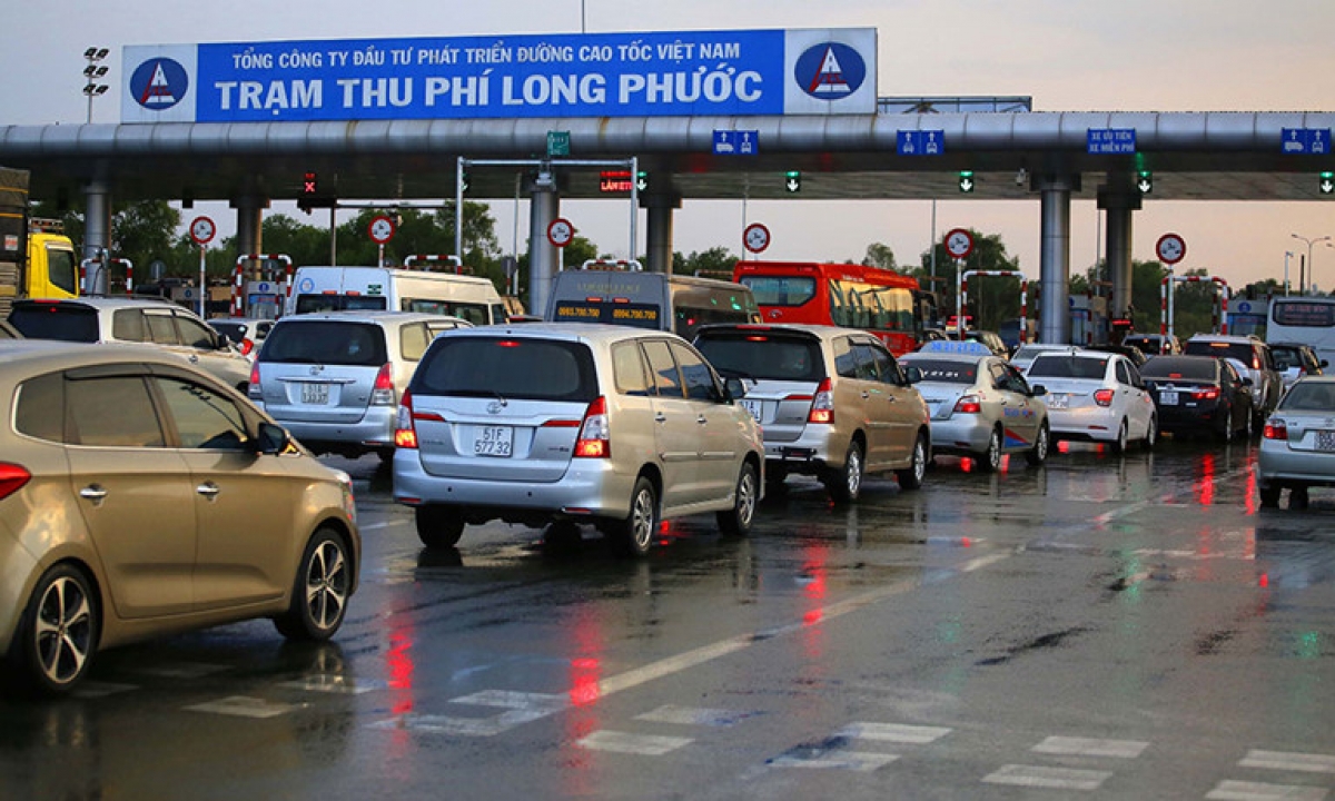 Cảnh ùn tắc thường xuyên trên tuyến cao ốc TP.HCM – Long Thành – Dầu Giây.