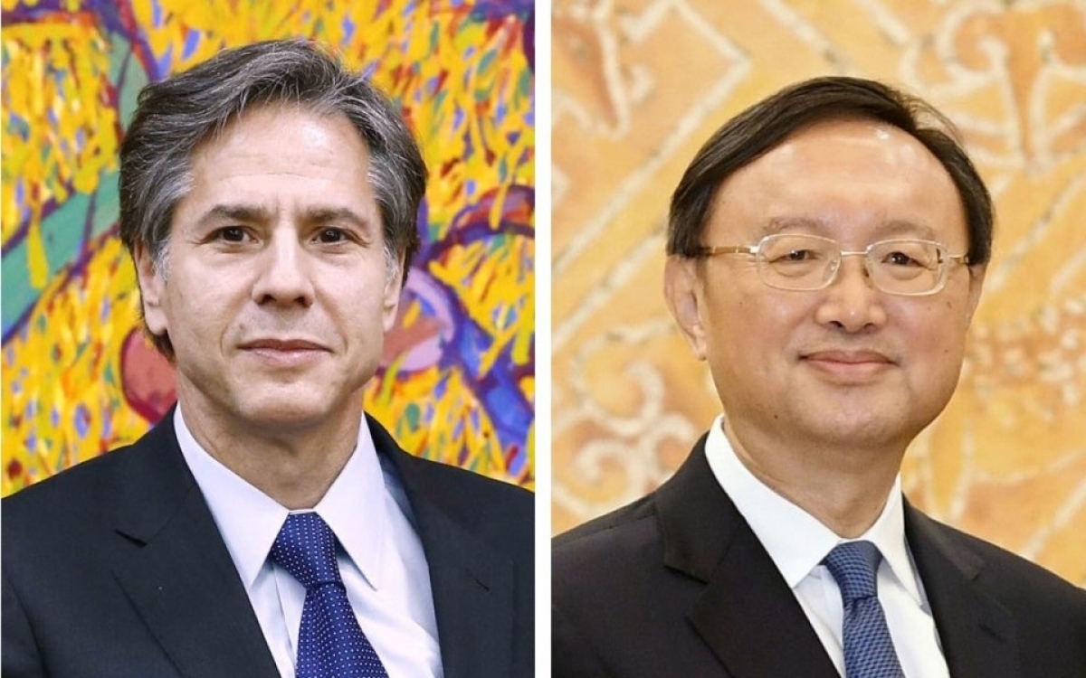 Ngoại trưởng Mỹ Anthony Blinken (trái) và Chủ nhiệm Văn phòng Ủy ban Công tác đối ngoại Trung ương Đảng Cộng sản Trung Quốc Dương Khiết Trì.