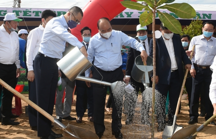 Thủ tướng Nguyễn Xuân Phúc truyền thông điệp của Chương trình 1 tỷ cây xanh