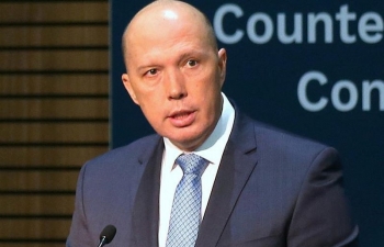 Bộ trưởng An ninh nội địa Australia mắc Covid-19