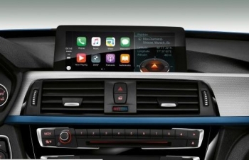 Sử dụng Apple CarPlay, Android Auto khi lái xe nguy hiểm hơn say rượu