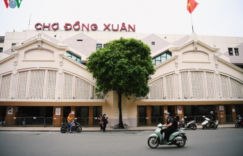 Phố phường Hà Nội tĩnh lặng sau lệnh đóng cửa quán xá của Thủ tướng