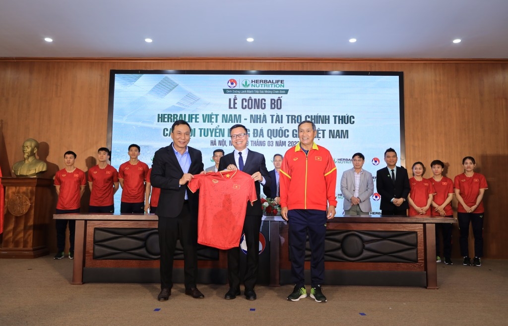 Herbalife Việt Nam là nhà tài trợ chính thức cho các Đội tuyển Bóng đá quốc gia Việt Nam