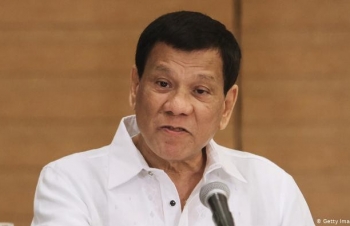 Tổng thống Duterte dọa bắn hạ người vi phạm lệnh phong tỏa chống Covid-19