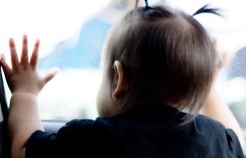 Bỏ quên trẻ em trên xe ô tô: Hiểm họa khó lường và cách hạn chế